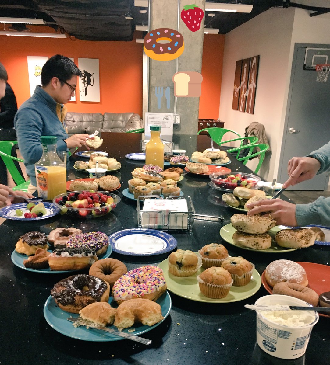 MakeOfficesDC's tweet photo. I'll just have one...or five😝🍩🍓#MakeMembers #MakeBreakfast #CoworkDC https://t.co/cNoVMxxRwx