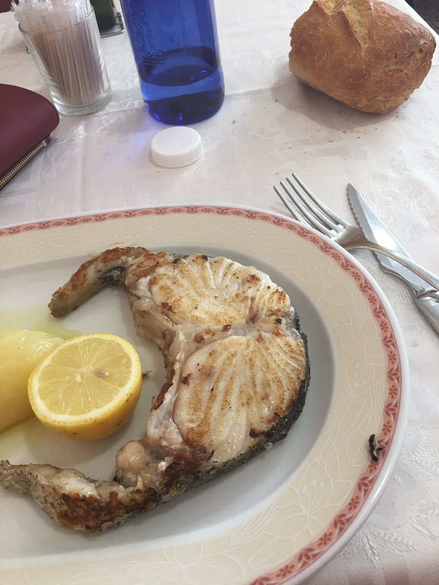 OlayaExclusive's tweet photo. Hoy he entrado con mi personal trainer! Y comer sanamente! 😘 #gym #personaltrainer #dietamediterránea #lunch #LifeEscort #Madrid #GFE https://t.co/BDv3HxRVeC