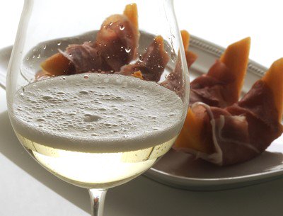 VinatisUK's tweet photo. Pairing PROSECCO with food isn't always easy! Follow this complete guide to always get it right... https://t.co/lvvCbSDUlz https://t.co/DW1YJ6YBu3