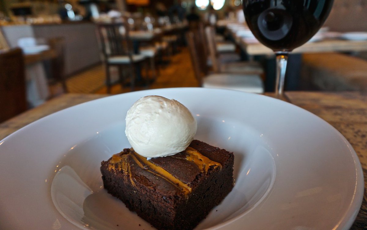 HinniesRest's tweet photo. Walking in Whitley Bay this week? Pop to Hinnies for a coffee and brownie treat! #WhitleyBay #NorthEastHour https://t.co/YRXxPas8Tw https://t.co/CADa7fZJBn