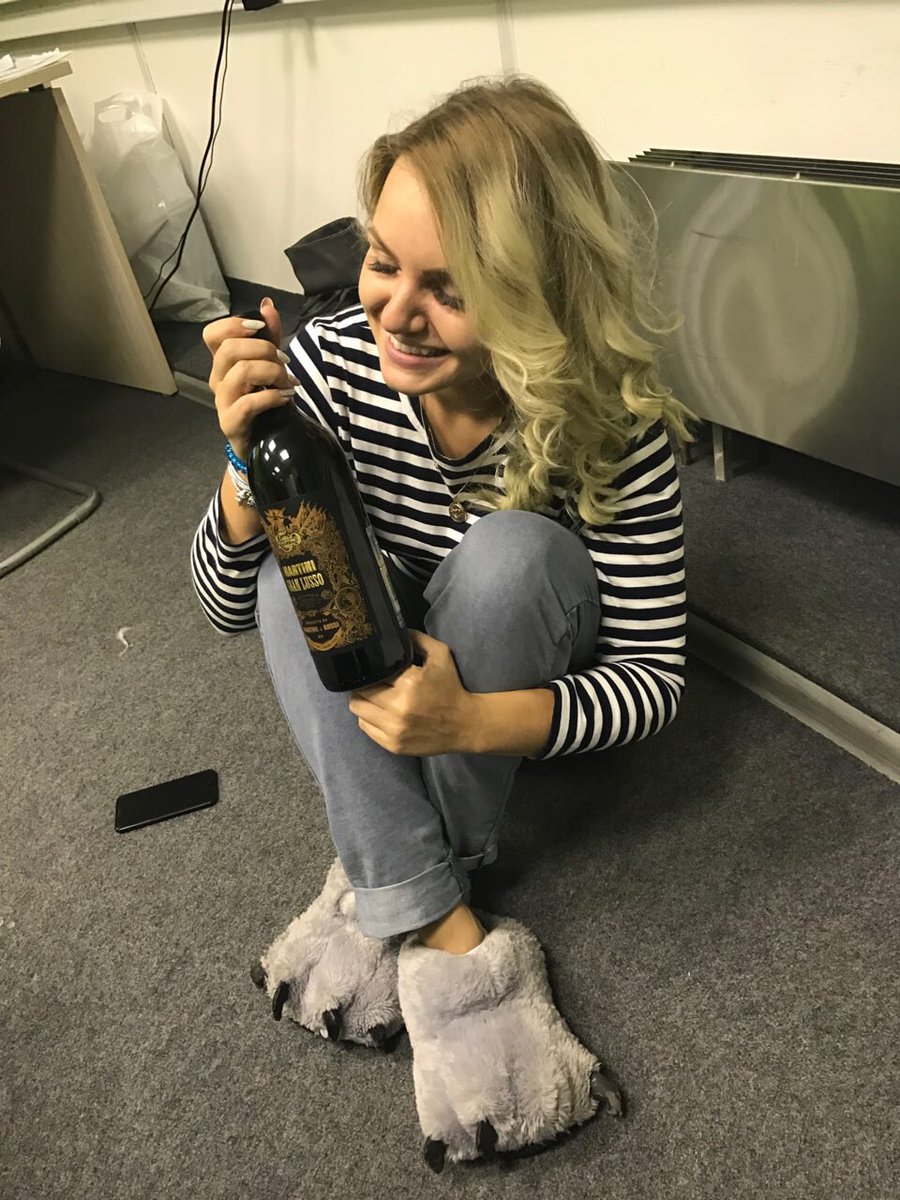 darya_reich's tweet photo. Вы думали,я шучу про пижаму и волкотапки? https://t.co/NdQduyjnxI