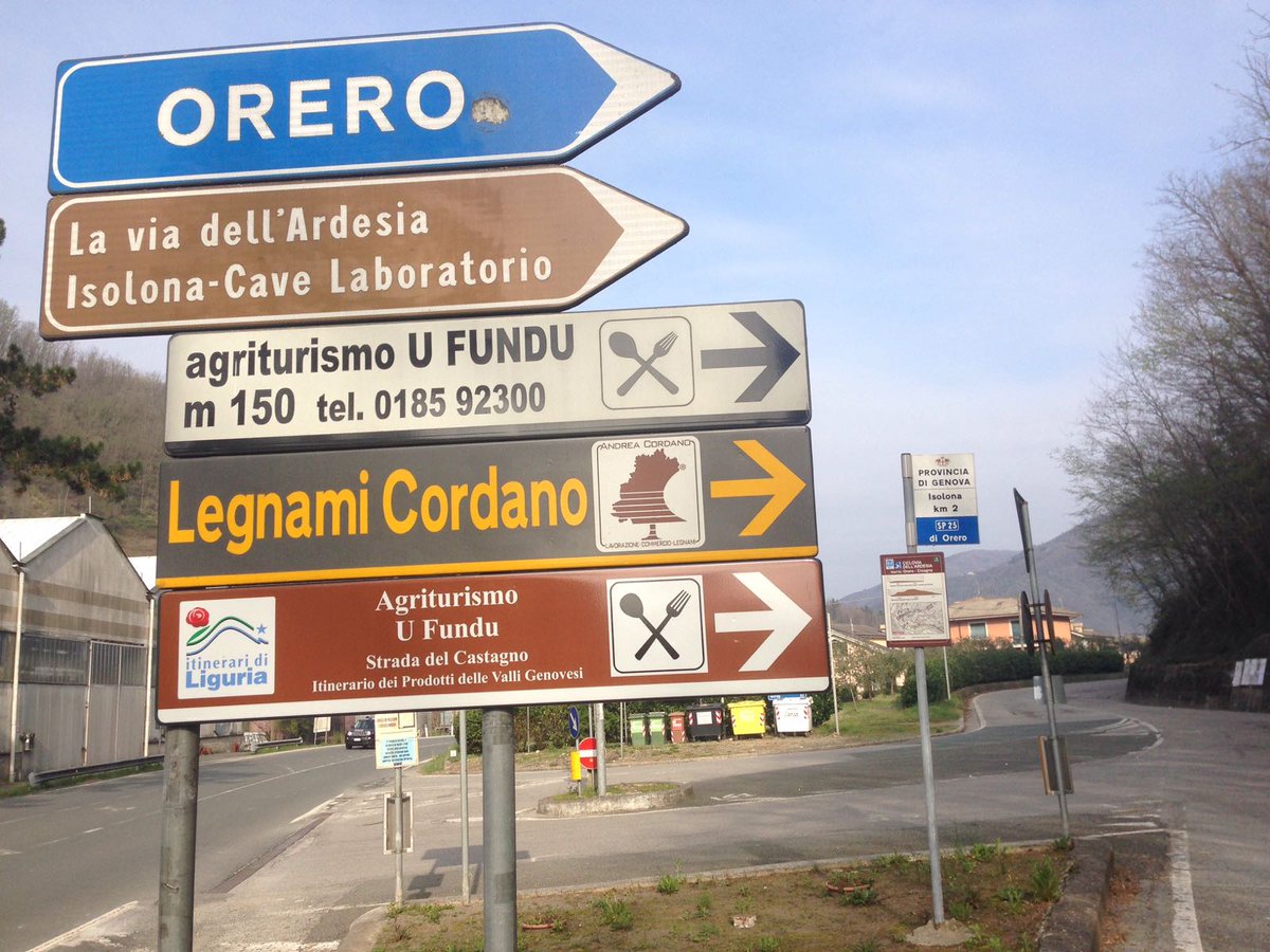 Galgenovese's tweet photo. La #castagna avanza! 
Cartelli della #StradadelCastagno installati nel @ComuneCicagna e nel Comune di #Orero
#ValFontanabuona #lamialiguria https://t.co/cizdMNTD0I