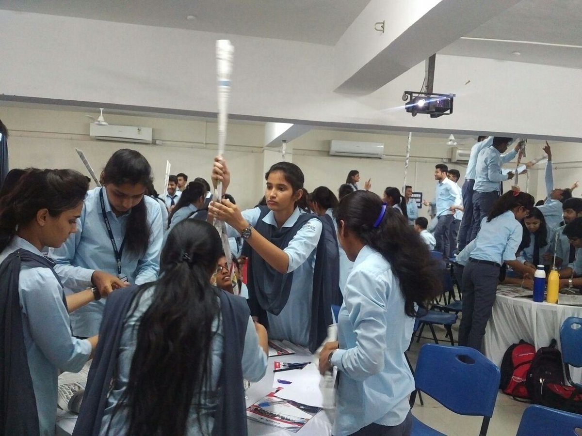 edc_acropolis's tweet photo. #Wfprogram #nen #srijan #ecell @nenindia @AcropolisIndia #newspaper #challenge #students #teamwork https://t.co/4StuOlHjB2