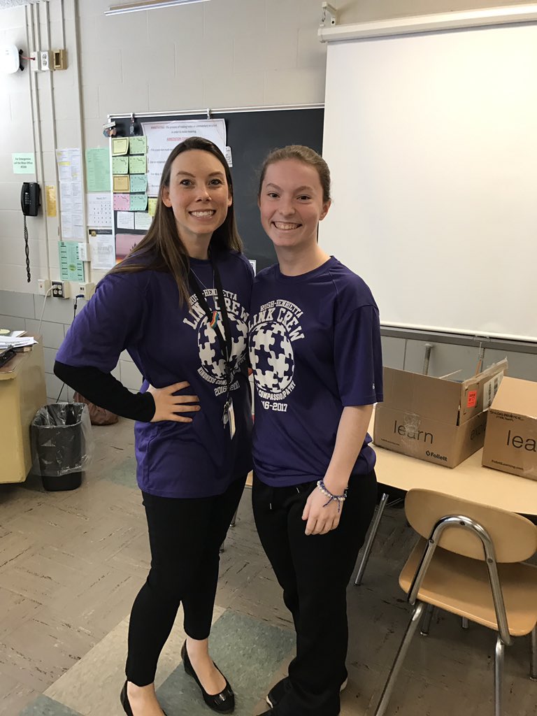 MrsTretterRH's tweet photo. Twinning! Link Crew recruitment week! #YouMatter #LinkCrewRH @thrasher2017 https://t.co/VGQ77X8R96