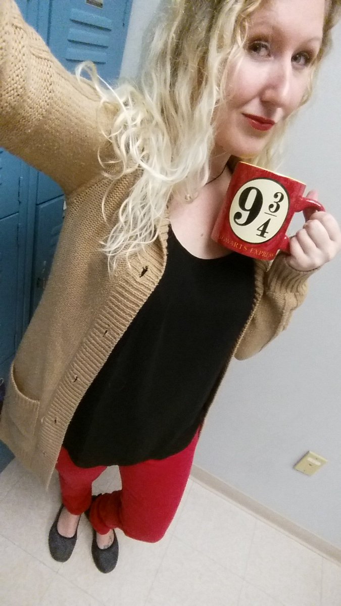 LibraryBlonde13's tweet image. Went to grab my coffee mug from my locker and realized, we match! #NerdAlert #AccioCoffee