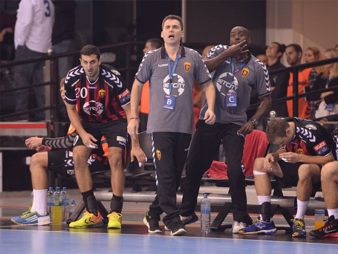 Rumor: Raúl González replaces Lino Červar as Macedonian national coach. hballtransfers.com/eastern-europe… #handball #ehfcl #sehaliga #rakomet