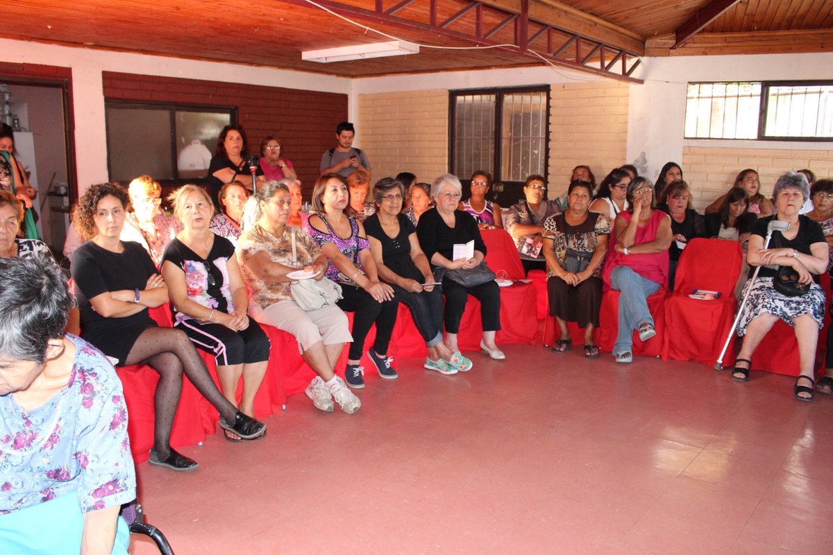 Minvu's tweet photo. Ministra #Saball dialogó con mujeres sobre ciudad y territorio con perspectiva de género. #ForoMujeryCiudad https://t.co/9XaxdDab6Z https://t.co/fTHaCsHAzD