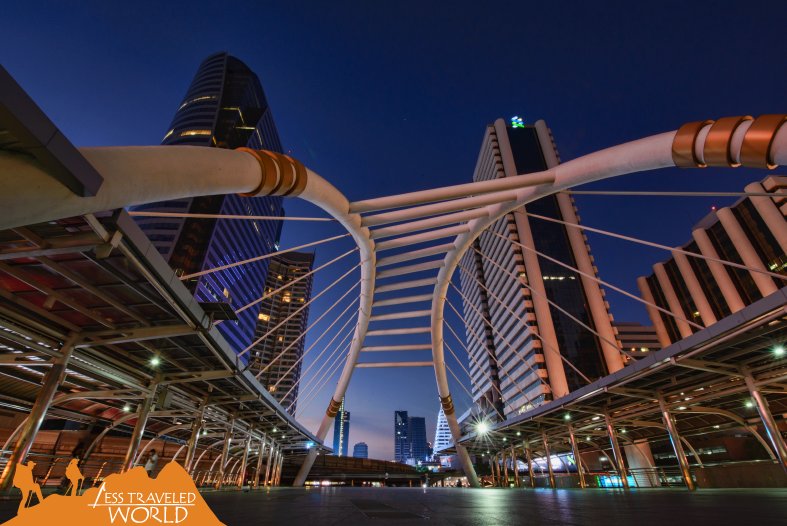 #Chongnonsi #skybridge connecting from the #BTS to #BRT Station in #Bangkok, #Thailand #lesstraveledworld #photography