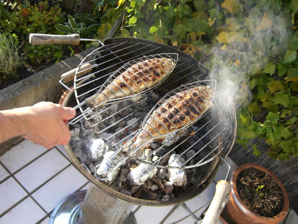 Spring is here. How does your grill look?
How to clean a charcoal grill: goo.gl/h5mbqw #BBQ 

Photo by Christian via Flickr