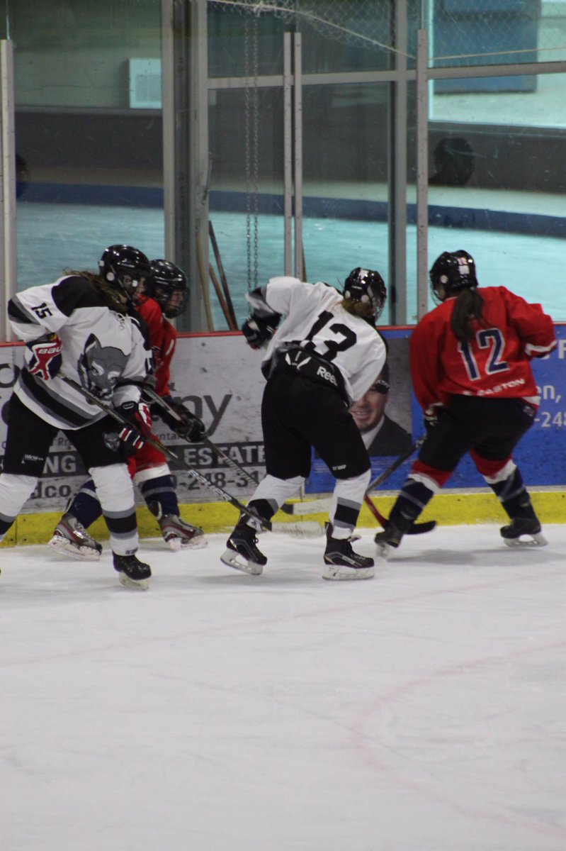 PredatorsElite's tweet photo. Action pics from our Game 2 win over North Island. 4-1 #BCHockeyChamp #thanksSherri https://t.co/NT0WLnegk6