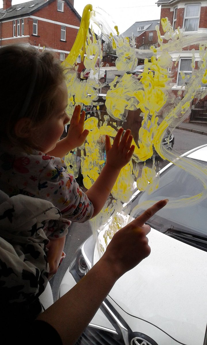 burleigh_house's tweet photo. Have you seen our fabulous daffodil, on our preschool window? We had great fun painting it! #newfp https://t.co/N7tL0i04RW