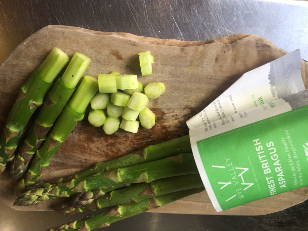 Spring  is here!! <a href="/WyeValleyAsp/">Wye Valley Produce</a> so glad to see this back on the menu <a href="/BirdInHand2011/">Bird In Hand</a>