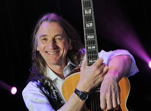 Happy Birthday à Roger Hodgson ( Charles Roger Pomfret Hodgson ), né le 21 mars 1950 à Portsmouth. 