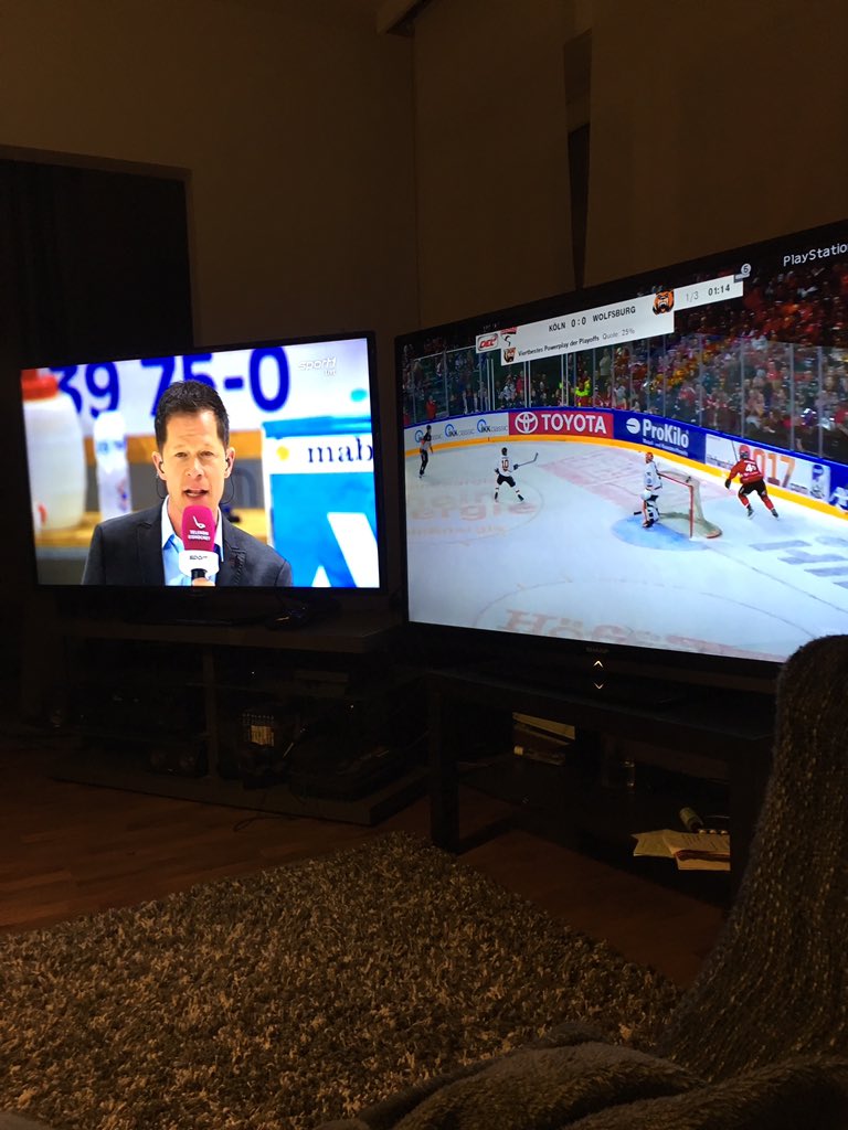 simonarens6's tweet image. #geilstezeit - Fernsehwand in Krefeld wieder on Fire #3meter