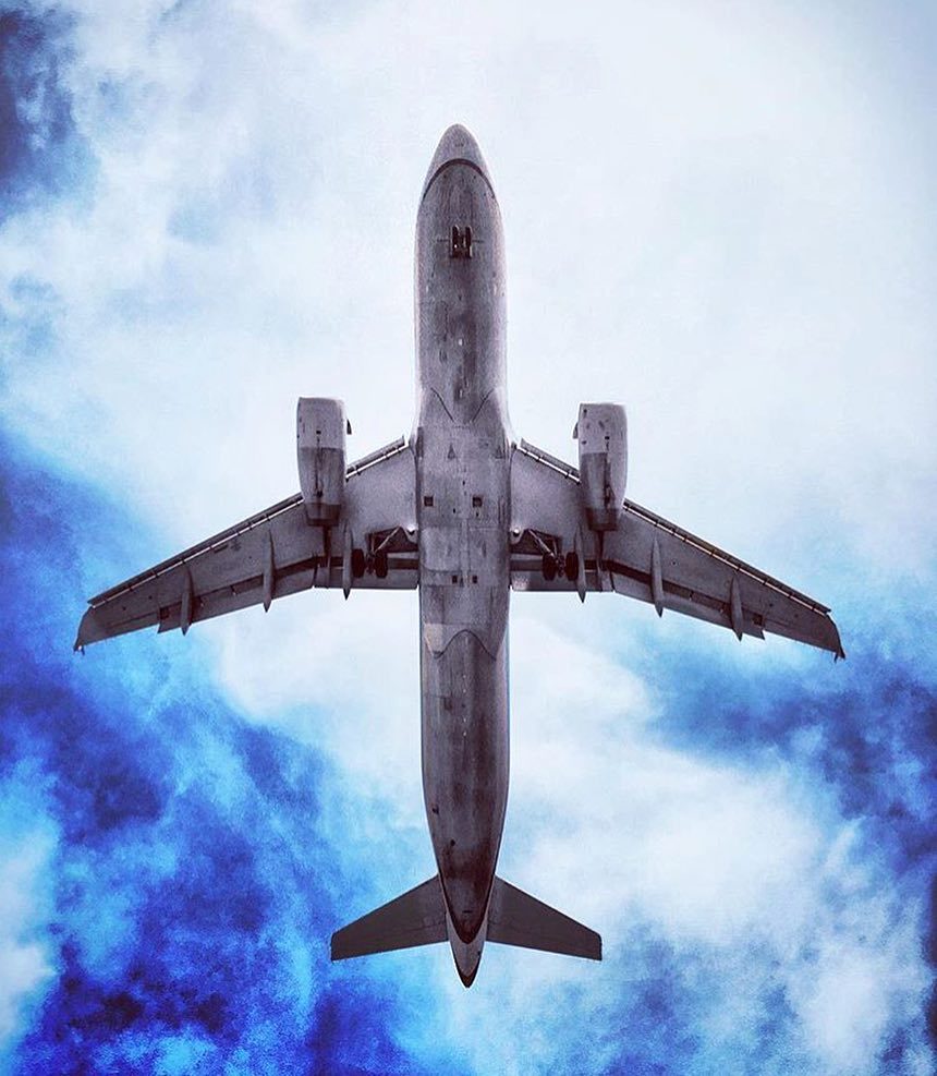 LAXLotC's tweet photo. Plane Landing over #LAXLotC ✈️🛬☁️☁️
•
•
•
•
•
#aviation #aviationdaily #aviationphotograph… https://t.co/ILbBXr8XZB https://t.co/ALqA9SyRf8