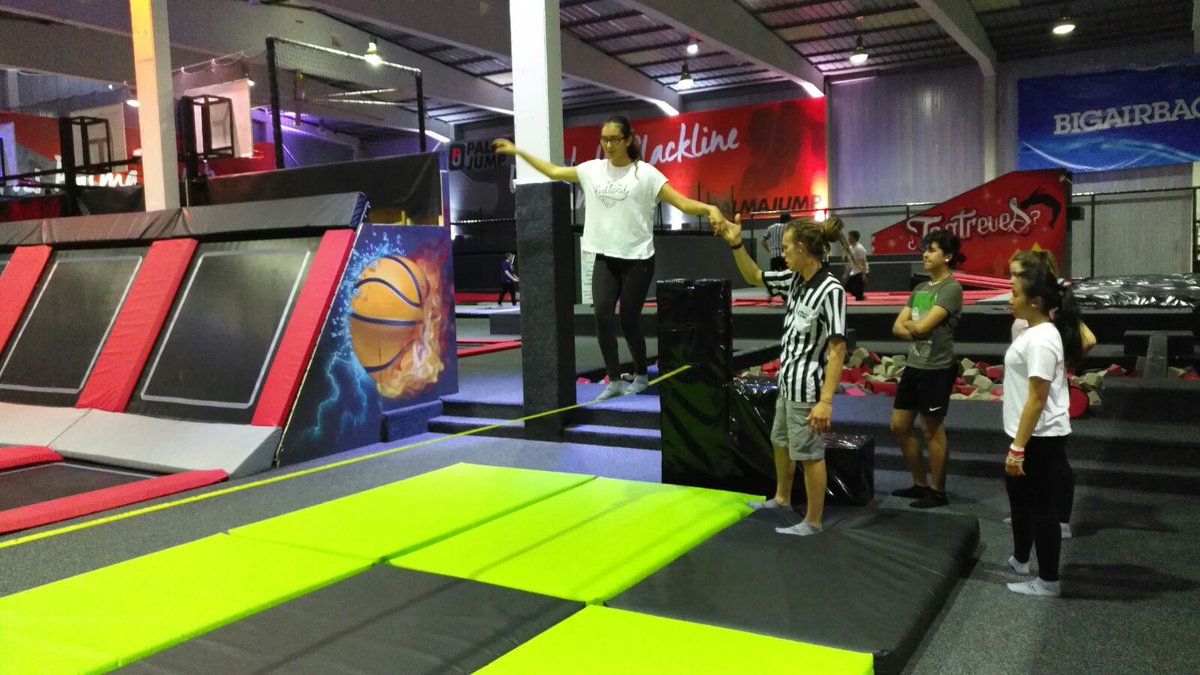palmajump's tweet photo. ¡Primer día de nuestras clases de Slackline! ¡Tenemos unos alumnos estupendos! #palmajump #jumpwithus #slackline https://t.co/IBEKma2t7Q