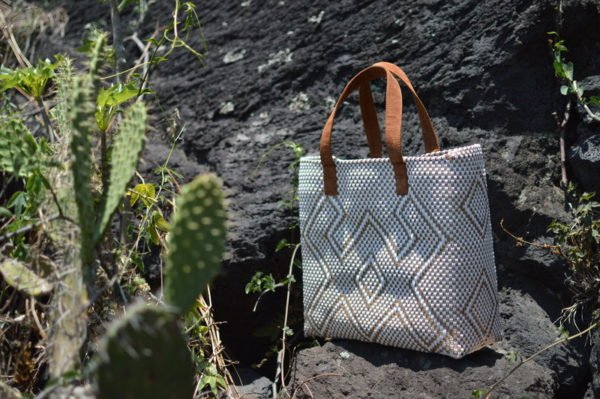BizzOfeminin's tweet photo. RT&amp;Follow  @BizzOfeminin et @PawoStore pr tenter de gagner ce sac! (fin 31/03) #jeuconcours #pawostore #bizzofeminin https://t.co/7mza7BqMcq https://t.co/9pKxXE8GAv