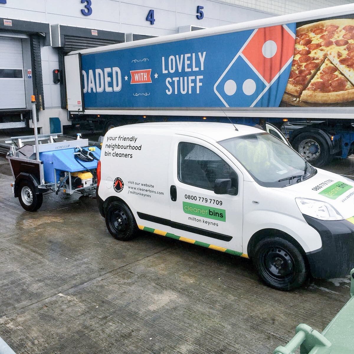 CleanerBins's tweet photo. Started our week helping to keep @Dominos_UK squeaky clean

...and now it's Tuesday, also commonly known around here as #Pizzaday! 💚🍕😋 #nom https://t.co/ak8cTkyD26