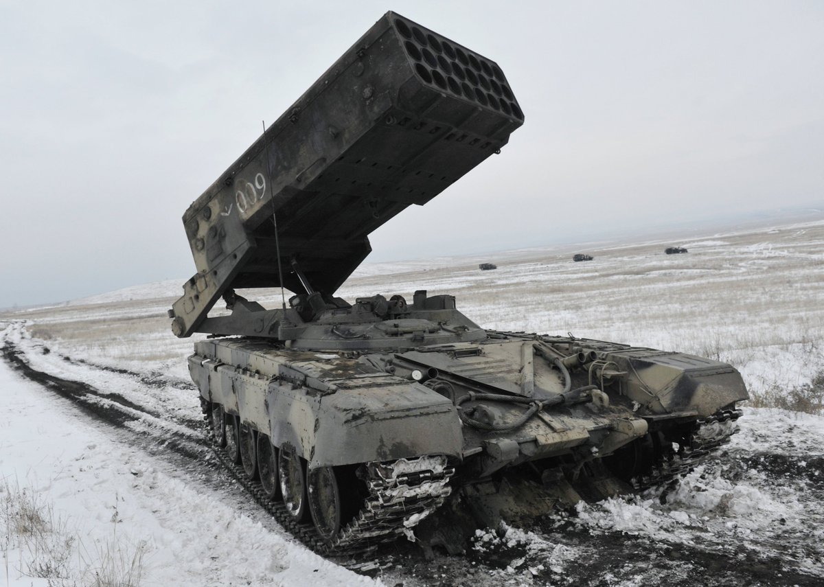 SigmaMilitary's tweet photo. Heavy flamethrower system TOS-1A Buratino (Буратино). First introduced into service in 1988 by the Soviet Union. 🇷🇺

#sovietmilitary #soviet https://t.co/tPeYhe0NLu