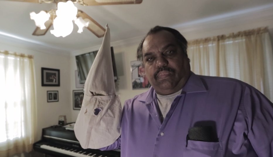 Rare's tweet photo. @MiaMarieMacy Would you respond the same way Daryl did when a member of the KKK approached him? https://t.co/2lxHMy2P8w #ChangingRobes https://t.co/xGvIRMz0AD
