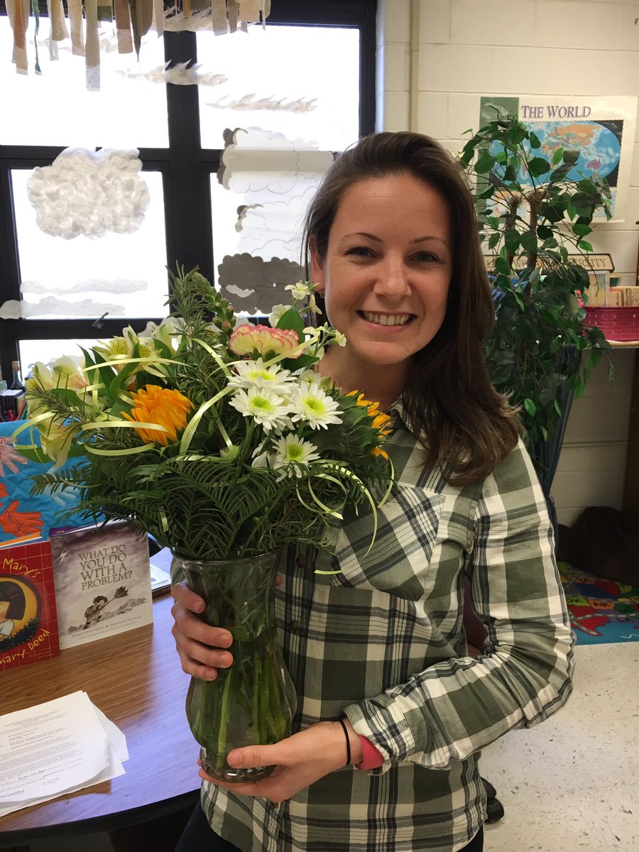 C_East_GCPS's tweet photo. Drum roll, please! ...and the RES teacher of the year is...Mrs. Jennifer Gates! Well deserved award for an exemplary teacher! @glndschools https://t.co/ARoaTrytGF
