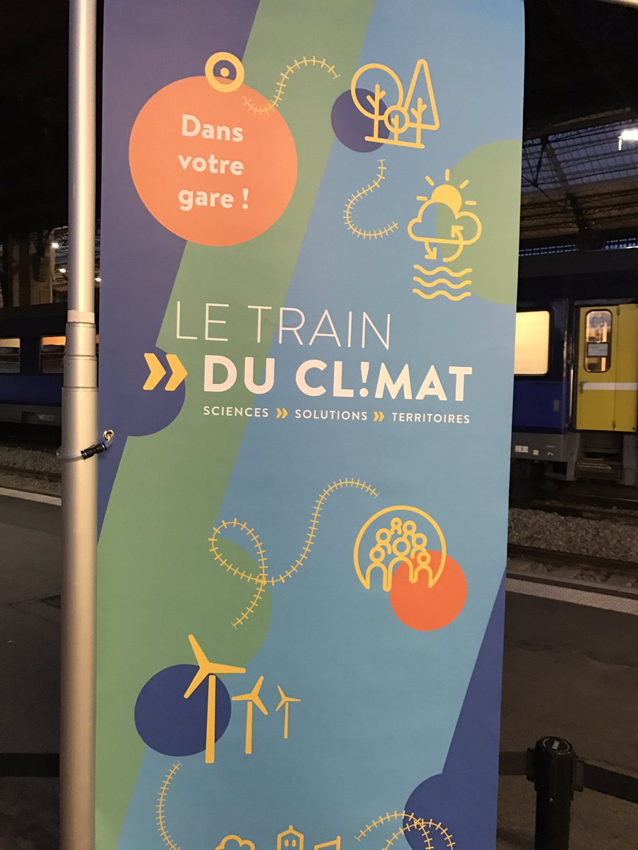 eggarorlop's tweet photo. Visite instructive et enrichissante du #Trainduclimat avec d'excellents @MessagersClimat @SNCF @iledefrance @KarimZeribi 😉 https://t.co/UvMaQnK0bt