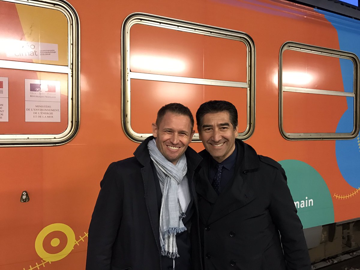 eggarorlop's tweet photo. Visite instructive et enrichissante du #Trainduclimat avec d'excellents @MessagersClimat @SNCF @iledefrance @KarimZeribi 😉 https://t.co/UvMaQnK0bt