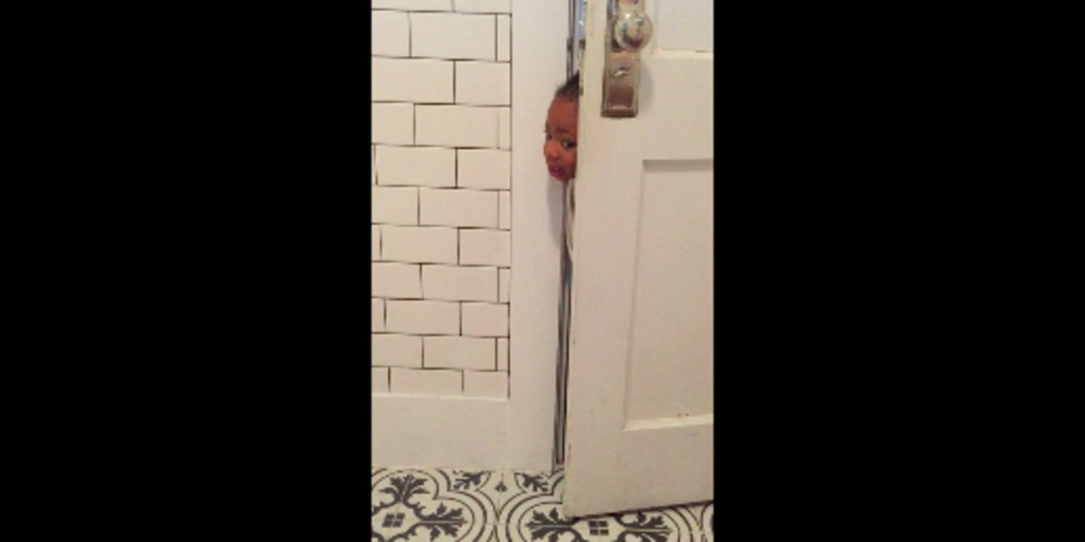 This Girl Bothering Her Mom In The Bathroom Sums Up Life With A Toddler: Parents who can’t get a moment to… m.tbnn.it/NhFZ7q