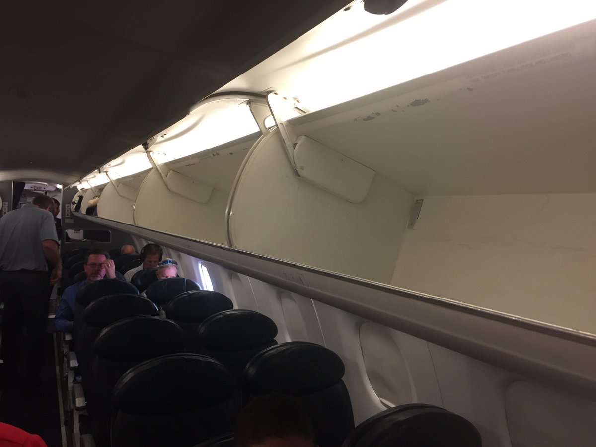 Dorakle1's tweet photo. Why, @AmericanAir?  Why insist on checking my bag before I get on the plane because all overhead bins are full? Then I board and see this. https://t.co/Kg53VbOMA4