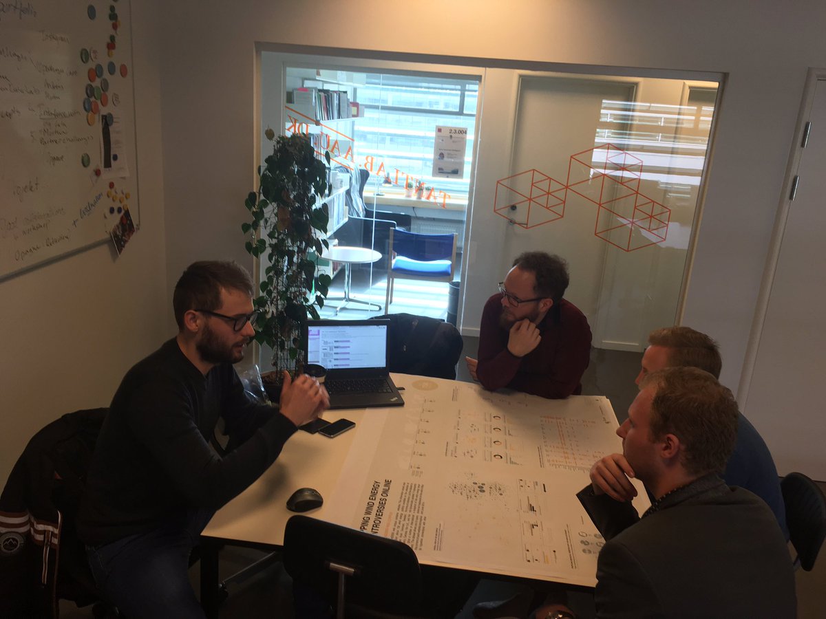 TANTLabCPHStud's tweet photo. Studentresearcher @A_Fleinert introducing fellow students from #Teksam @roskildeuni to #digitalmethods @TANTlab https://t.co/Bmd0Bjt828