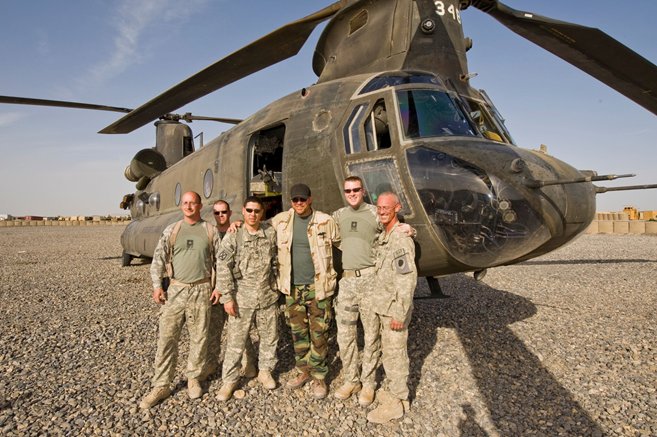 tobykeith's tweet photo. Nothing like a ride with some of our country's finest. 🇺🇸 2009 @the_USO tour. Photo courtesy of Dave Gatley. #TroopsTuesday https://t.co/QcNhXjc0oy