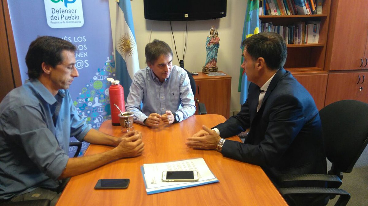 GLorenzino's tweet photo. Recibí a @Fabianlugli y @juanmanuelisasi que expresaron su preocupación por cierre de Oficina Municipal de Atención al Consumidor #LaPlata https://t.co/ZkZqYvYww4