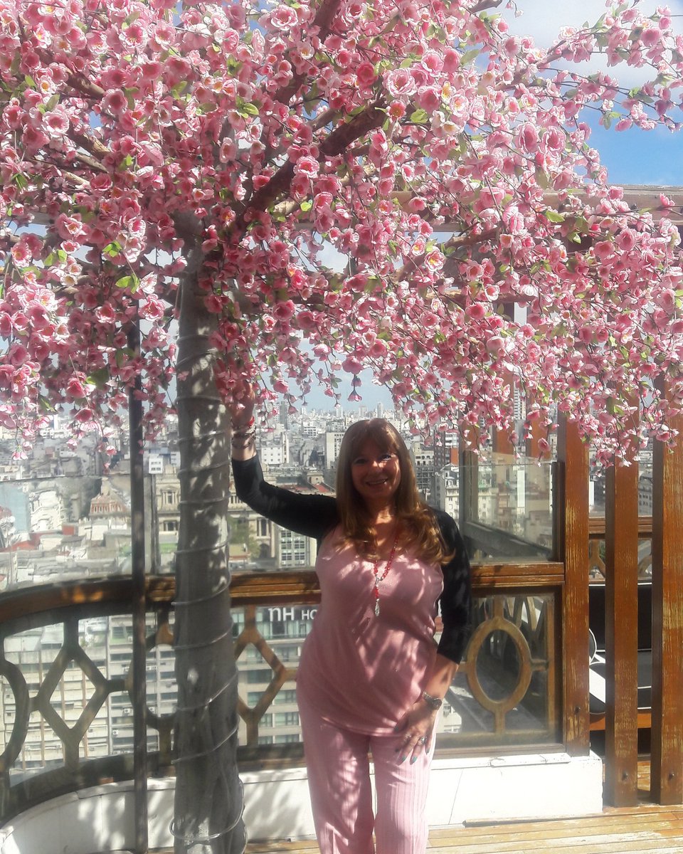 PatyGallardo's tweet photo. #Martes #color ROSADO #AMOR . #Foto @PatyGallardo en el hotel @PanamericanoAR @ElColorComunica #díainternacionaldelcolor ciudad #BuenosAires https://t.co/maQCFYgSFR