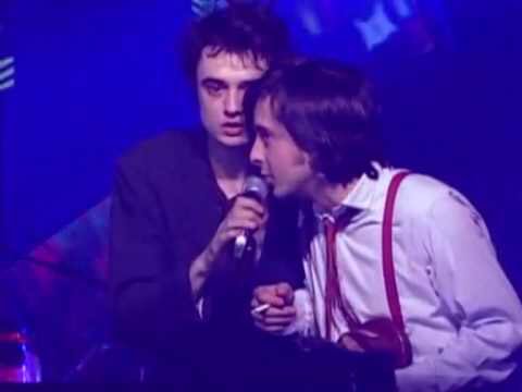 Today is #WorldPoetryDay | Here's Pete and Carl of The Libertines performing Sassoon's "Suicide In The Trenches" youtube.com/watch?v=Ki9zcB…