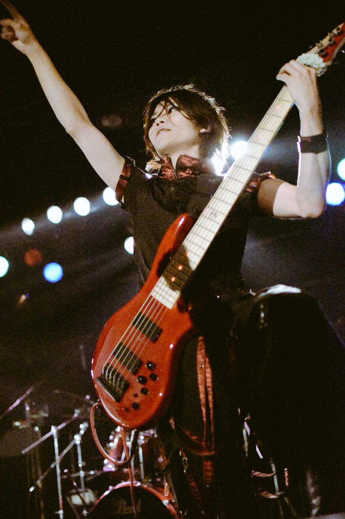 yu_sei_tw's tweet photo. ROBO太13周年記念ライブ
バトルロイヤルFES
#ドクロクド 
位置の問題でボーカルとベースの方しかうまく撮りませんでした。 https://t.co/Bej87Nj6PZ
