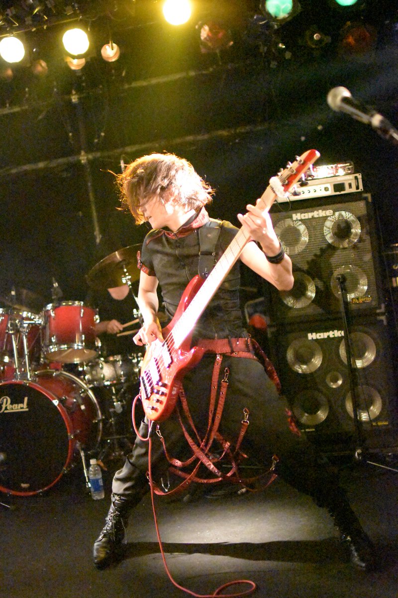 yu_sei_tw's tweet photo. ROBO太13周年記念ライブ
バトルロイヤルFES
#ドクロクド 
位置の問題でボーカルとベースの方しかうまく撮りませんでした。 https://t.co/Bej87Nj6PZ