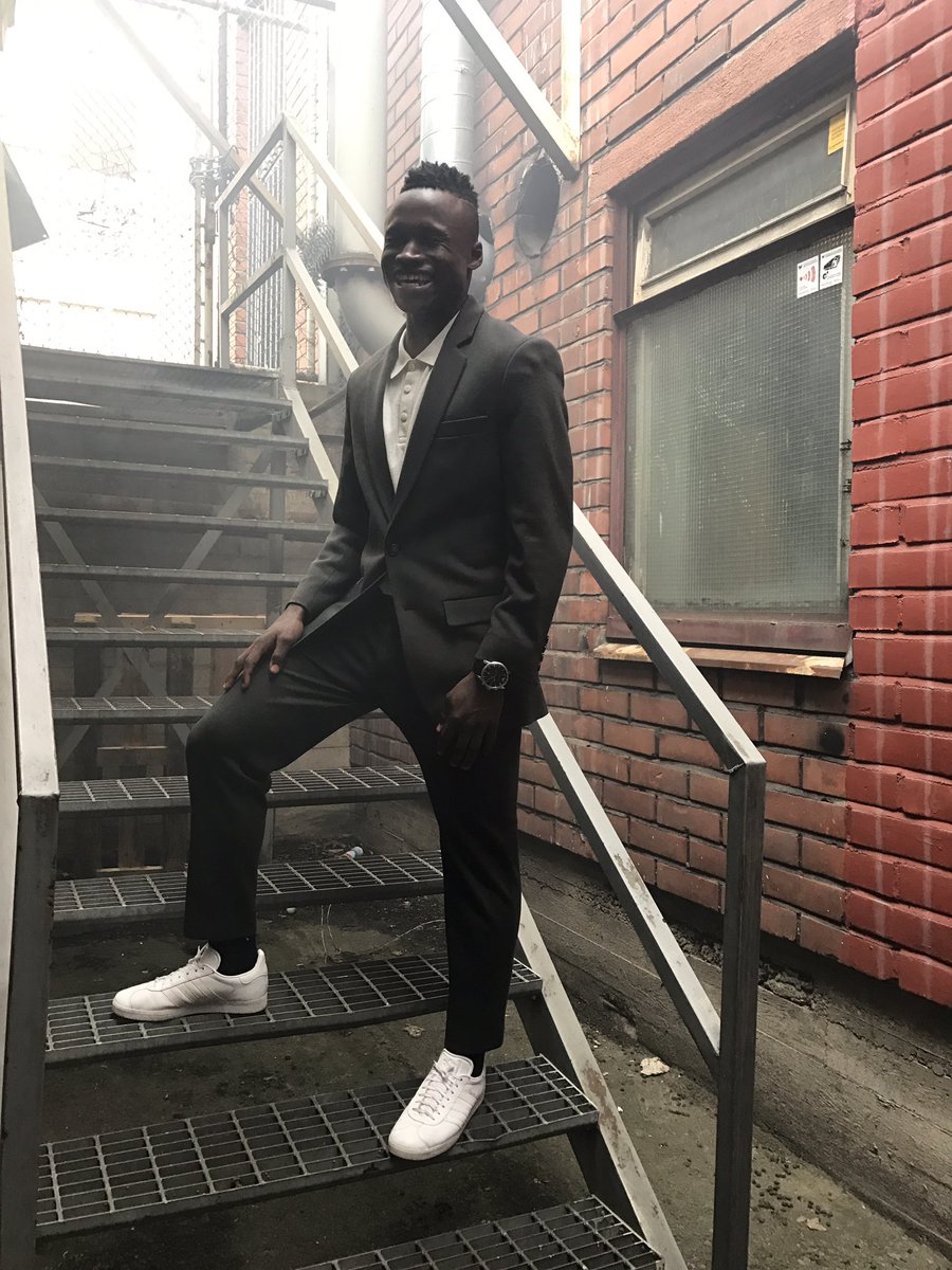 <a href="/formalfridayltd/">FORMAL FRIDAY®</a> の撮影の合間。
<a href="/EMensah77/">Mensah Enoch</a> に写真撮ってと言われてふざけてセルフィーを2回。次は、チームメイトが写り込む。さすがに怒りそうだったのでボケは3回までにしておきました😂笑