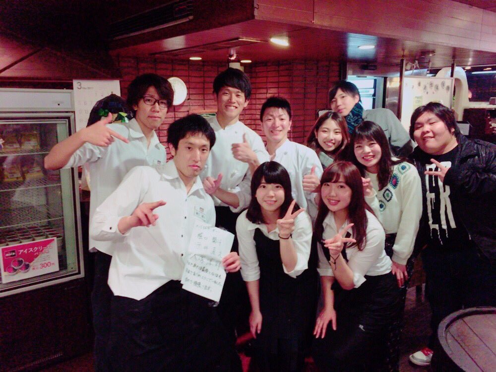 0307lotte's tweet photo. 3/20は卒業式からの最後のバイト。
同じ時期に入ったカイトと大学2年に誘った直之と3人で辞めずに働いて、喜怒哀楽を充分に味わえた！
仲間が全員優しくて、送別会を開いてくれた後輩達に感謝の気持ちで一杯です😭
約4年5ヶ月の間お世話になりました。
本当にありがとうございました。 https://t.co/0mGVMCuVUs