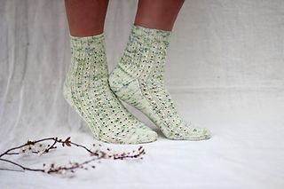 CuriousHandmade's tweet image. New pattern! The Apple Blossom Socks are on Ravelry! Get 20% off the pattern today w code SPRINGHASPRUNG at checkout buff.ly/2niNWgu