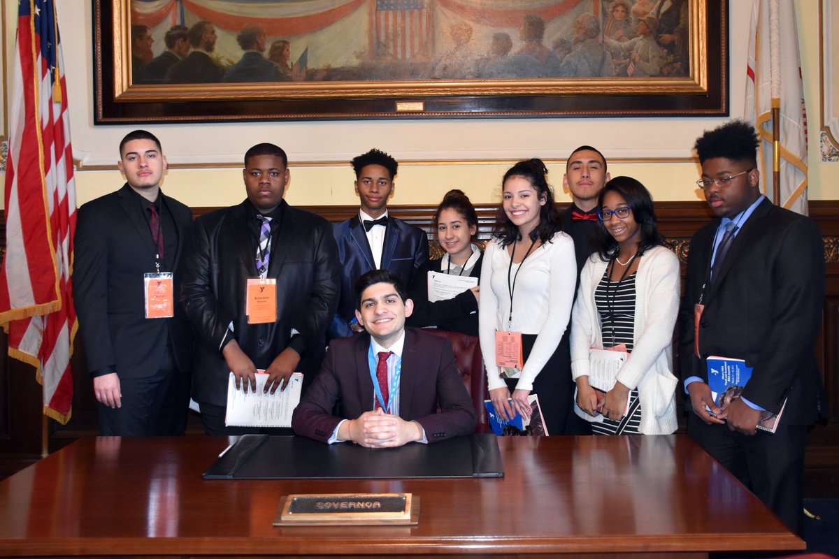 MsDovgin's tweet photo. Richards High School students meeting the Youth Governor as they get their bills signed. @HLR_Ideas https://t.co/s5qezlIwvt