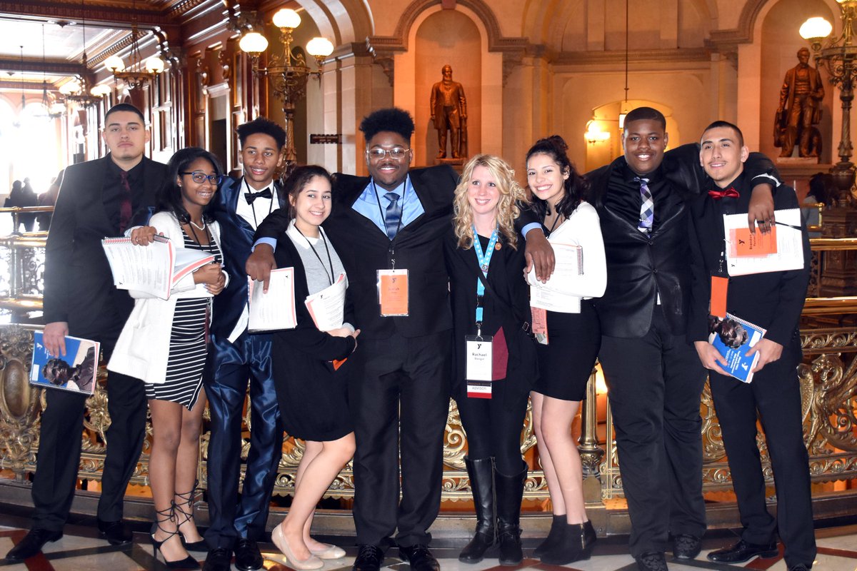 MsDovgin's tweet photo. HLR Youth &amp; Government Delegation in the Capitol building. @HLR_Ideas https://t.co/Y76hdn4DmU