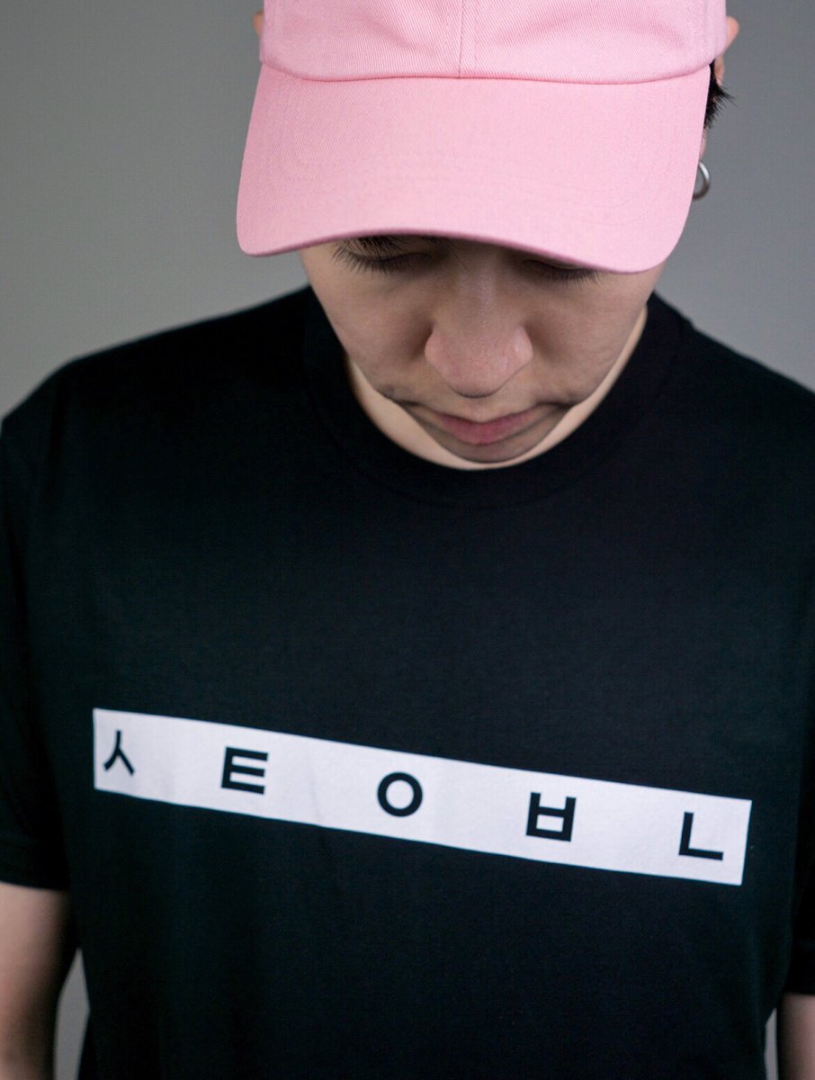 allkpopTHESHOP's tweet photo. Seoul Tee - Make 'em guess with this bi-lingual design. https://t.co/6FoiyxlhKR https://t.co/0E17FmjMMb