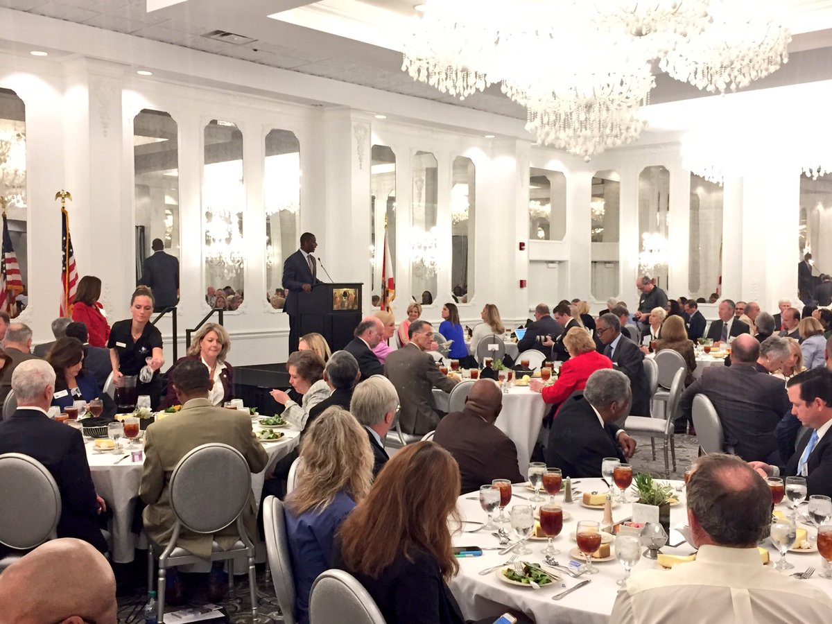 MayorOfTLH's tweet image. Mayor @AndrewGillum addresses a packed house of #local officials during @FLCities legislative action days! Keep fighting to #DefendLocal