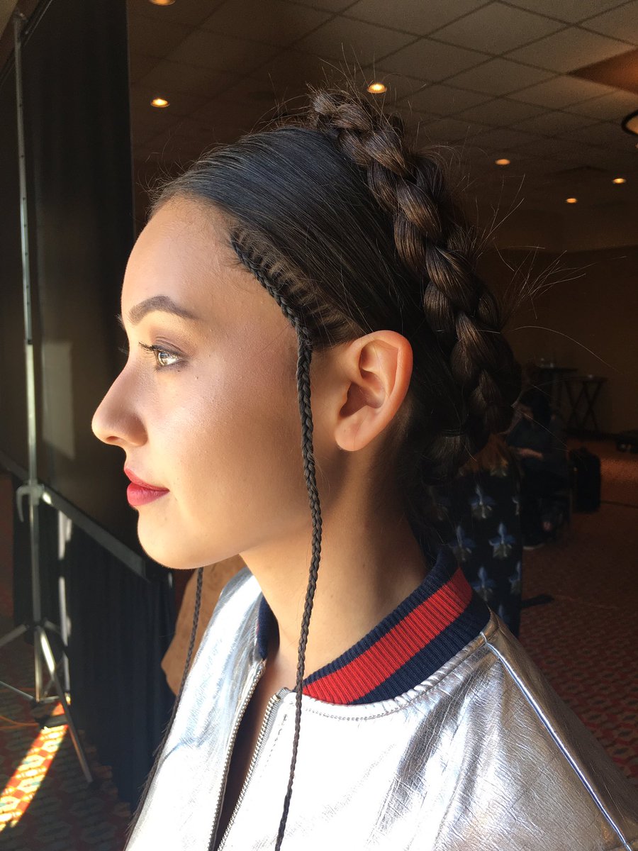 nadine_eljabi's tweet image. Spending time being inspired #braiding #Braids #braidme #yeghair