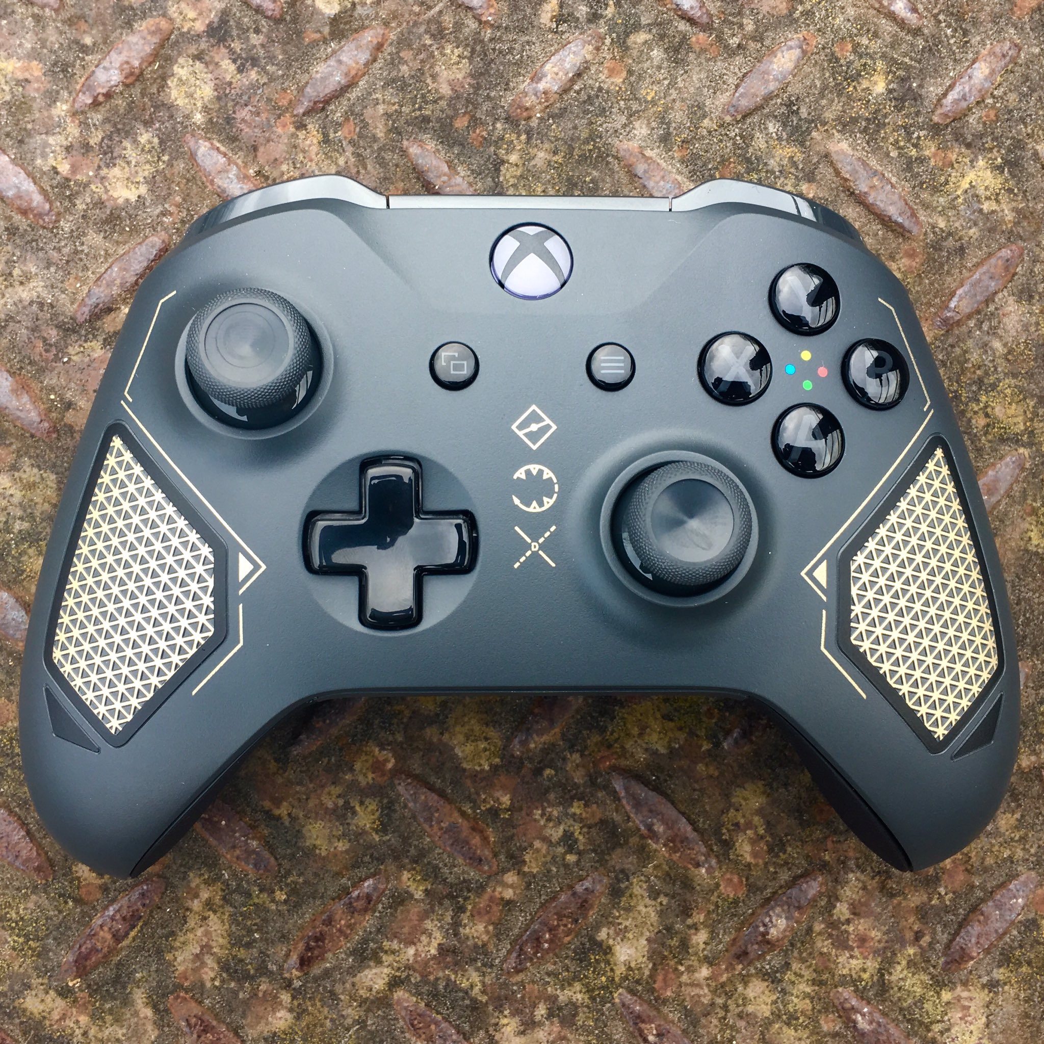 Что делать если джойстики мигают. Xbox one Gamepad. Recon Xbox. Геймпад Xbox one Special Edition Recon Tech (б/у). Recon Controller Xbox.