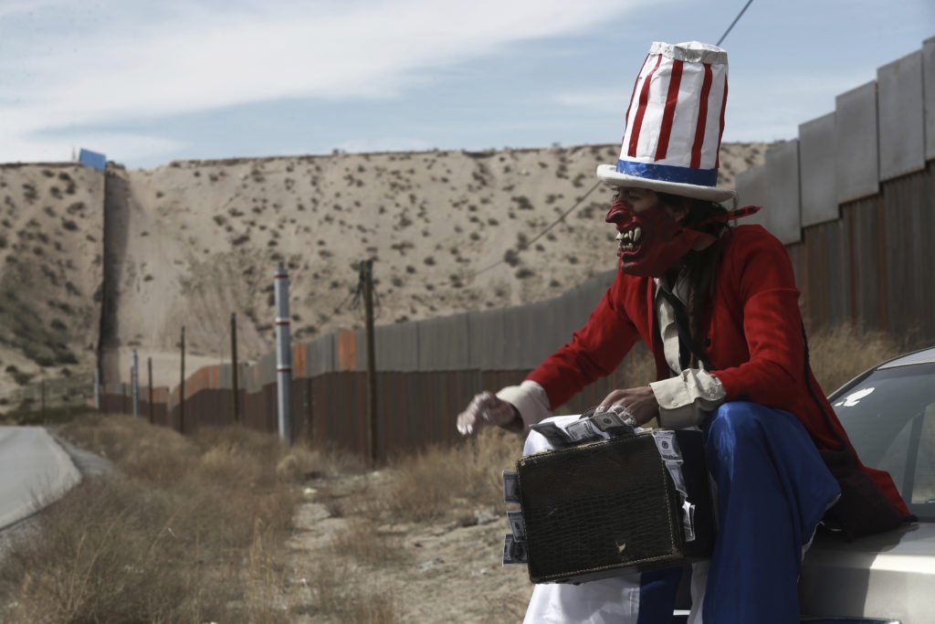 VICENews's tweet photo. Cities and states threaten boycotts for companies bidding to build Trump's border wall https://t.co/Du5l7xIkss https://t.co/IJfzU0suB8
