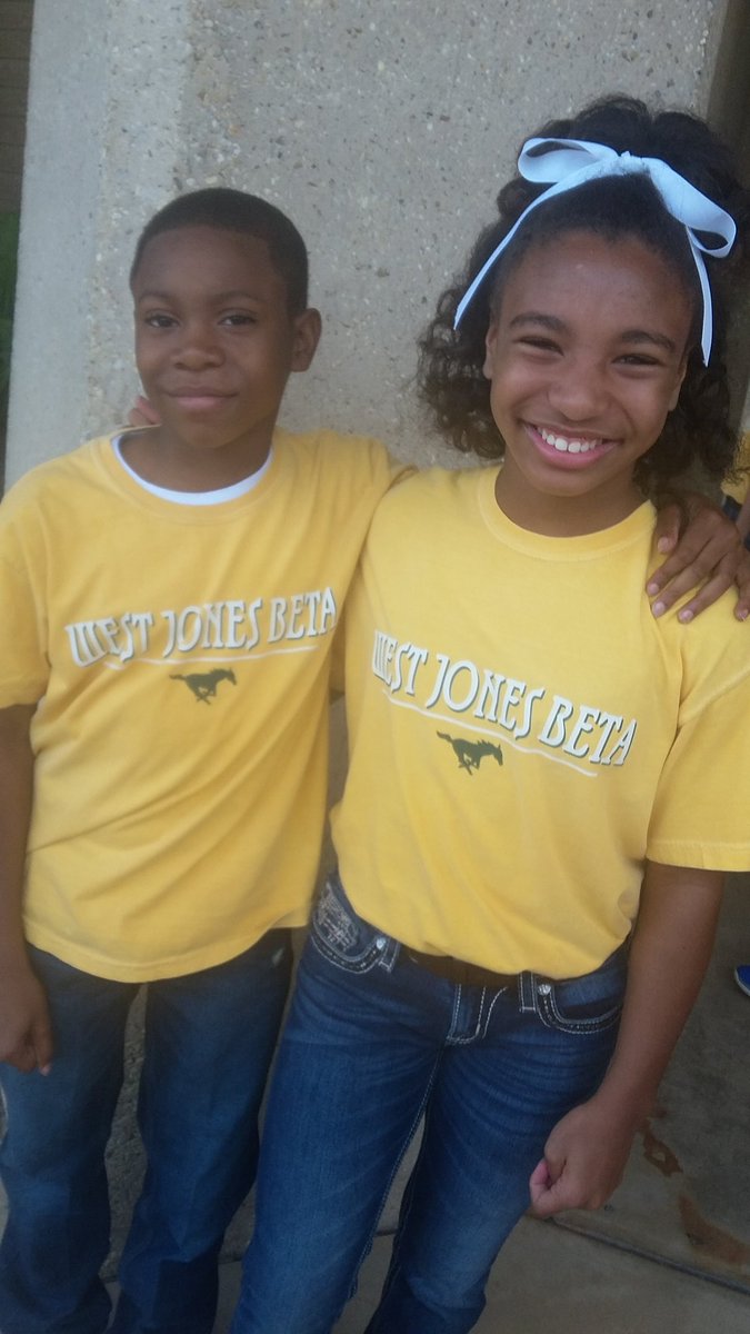 Tootie98's tweet photo. Nothing Like Beta Convention With Your Cousin #betacon17 #westjoneselementary #memories https://t.co/tJFq08tsVY