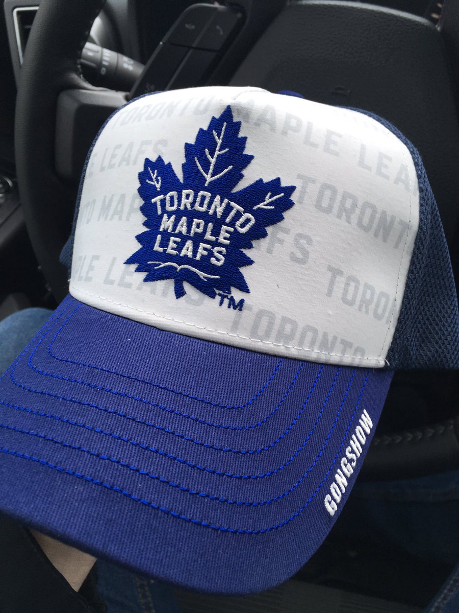 andycapp2182's tweet photo. This is what I call a nice hat! Good to have buddies. bigmikey500 @GongshowGear @MapleLeafs #builtinthelockerroom #awesomebucket #Leafs https://t.co/jGv2IW3QXG