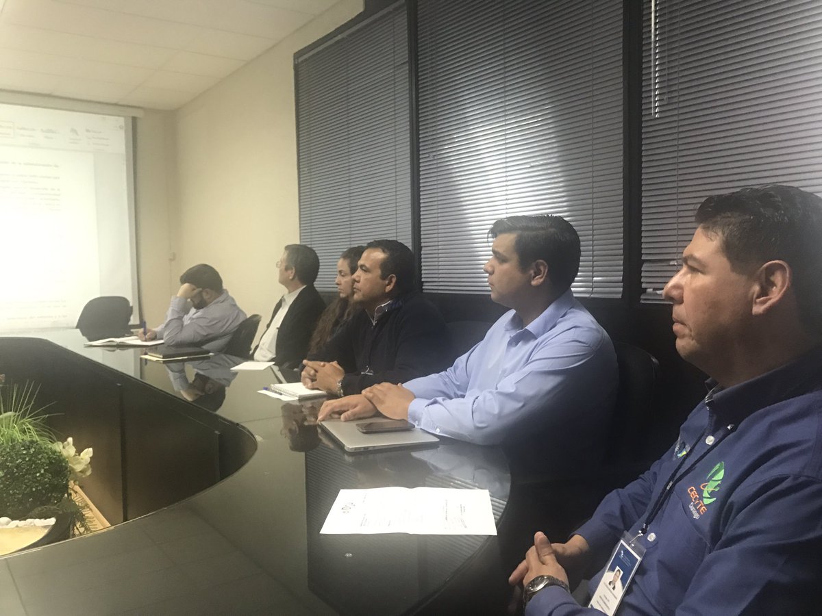 MemoRosalesP's tweet photo. Reunidos con el equipo líder del SGC, estableciendo estrategias para lograr certificación. https://t.co/Hip1AN3igT