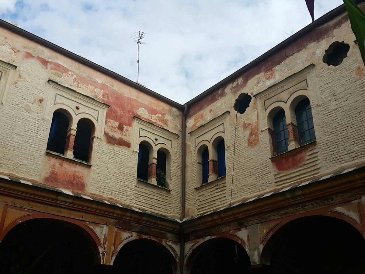 labrit_net's tweet photo. Casa de los Pumarejos, "Casa de Vecindad". Auzolanaren adibidea Sevilla erdigunean? #SeminarioInmaterial https://t.co/20ekJi3rwf